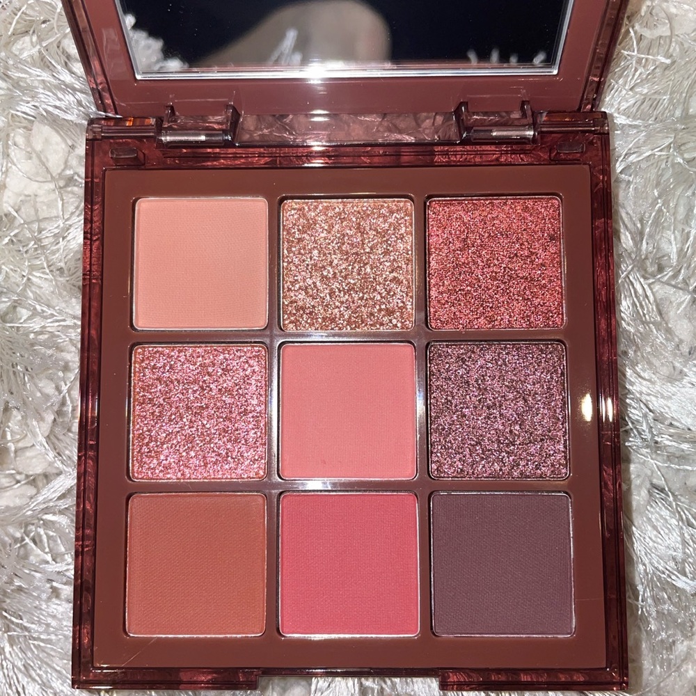 HUDA BEAUTY- RICH Nude Obsessions Eyeshadow Palette